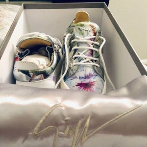 GIUSEPPE ZANOTTI brand new